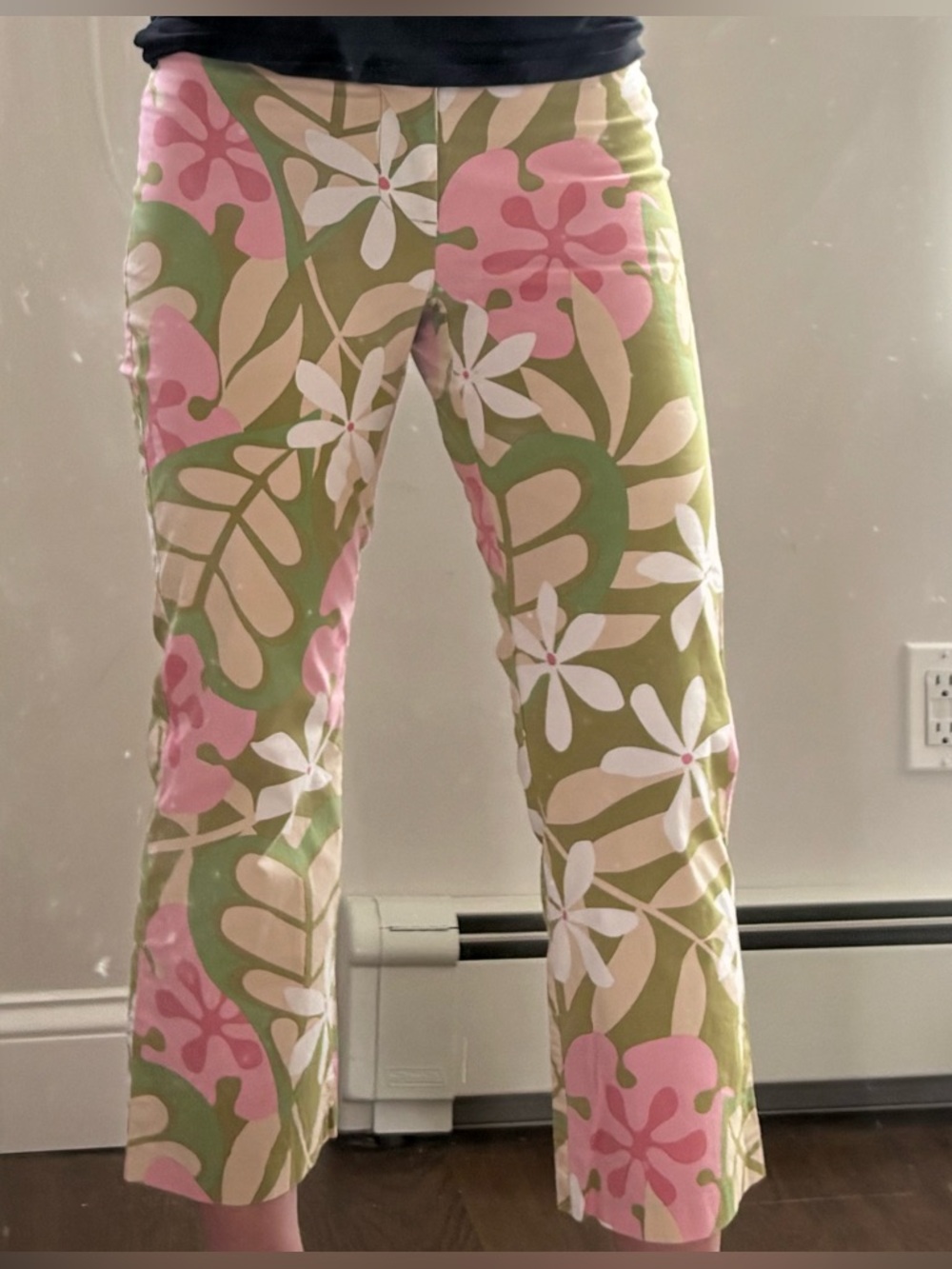 Dollhouse capri floral cotton stretch pants. Size 4